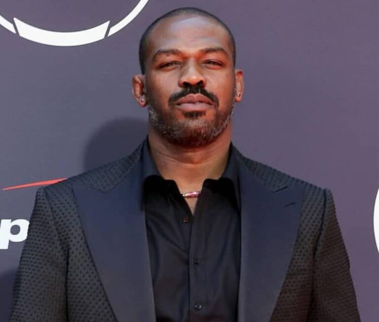 Jon Jones s&rsquo;en sort vainqueur hors de l’octogone au Nouveau-Mexique