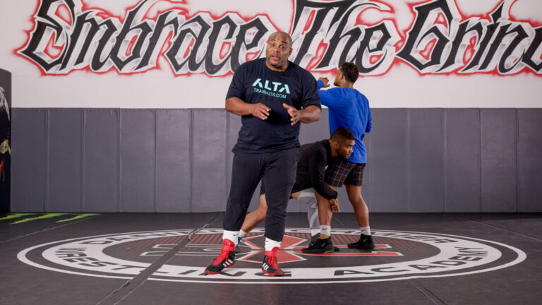 Daniel Cormier se voit battre Jon Jones en lutte en cas de troisième affrontement